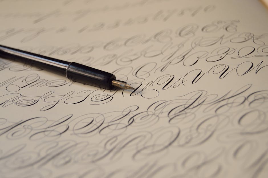 Sztuka kaligrafii: Jak opanować sztukę pięknego pisania piórem