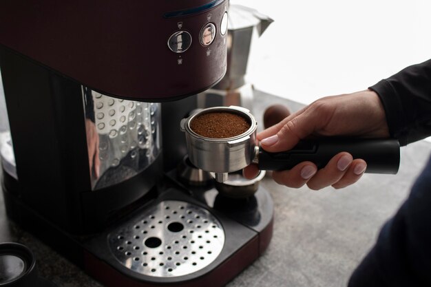 Jak dobierać ziarna do ekspresu – sekrety rzemieślniczej palarni kawy